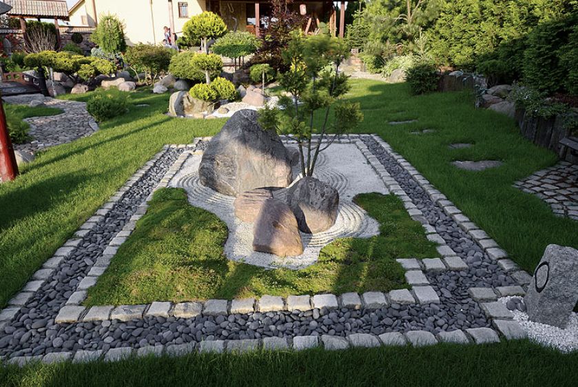 Ogród japoński - pomysł nie jest dla narwańców. Potrzeba mnóstwo cierpliwości, by rzecz doprowadzić do końca.