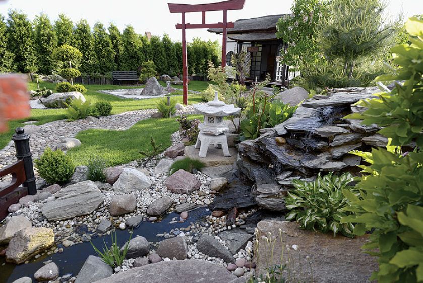 Ogród japoński - pomysł nie jest dla narwańców. Potrzeba mnóstwo cierpliwości, by rzecz doprowadzić do końca.