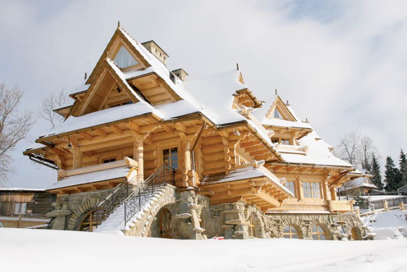 Podhalańskie zdobienia – wzory i wzorki wycinane w drewnie.