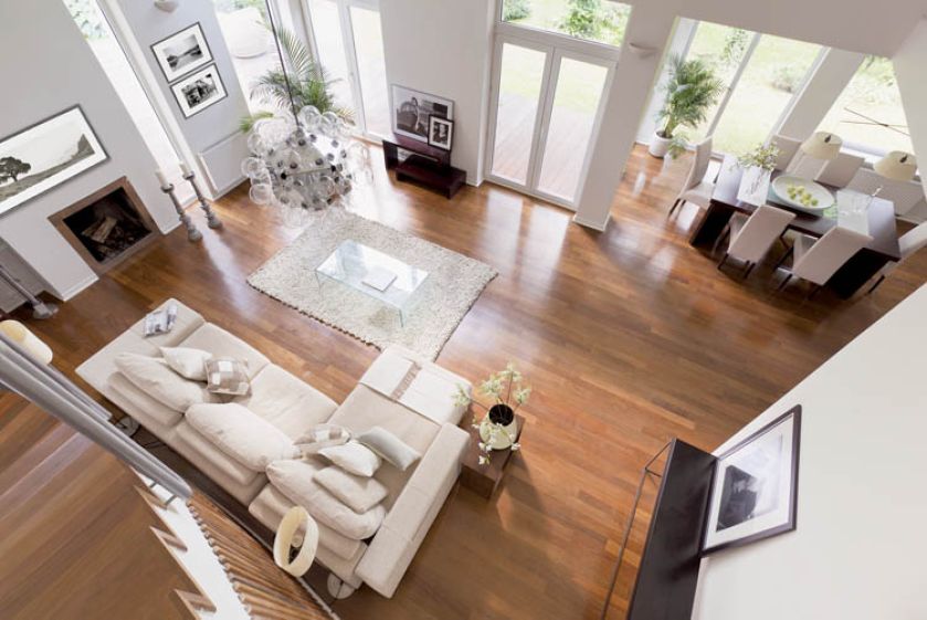 Proste meble, oszczędna kolorystyka, za to mnóstwo przestrzeni.