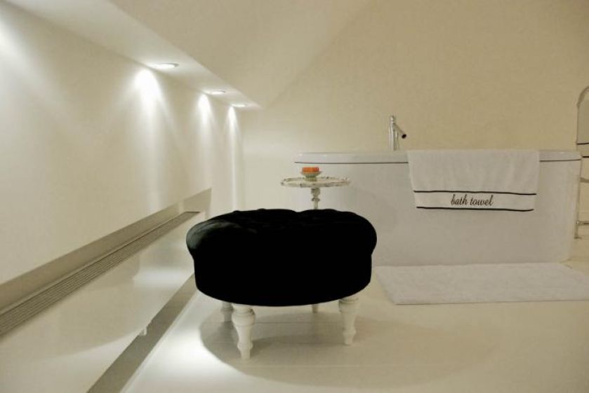 Puf - renowacja Adriana Olczak. Salon piękności dla mebli