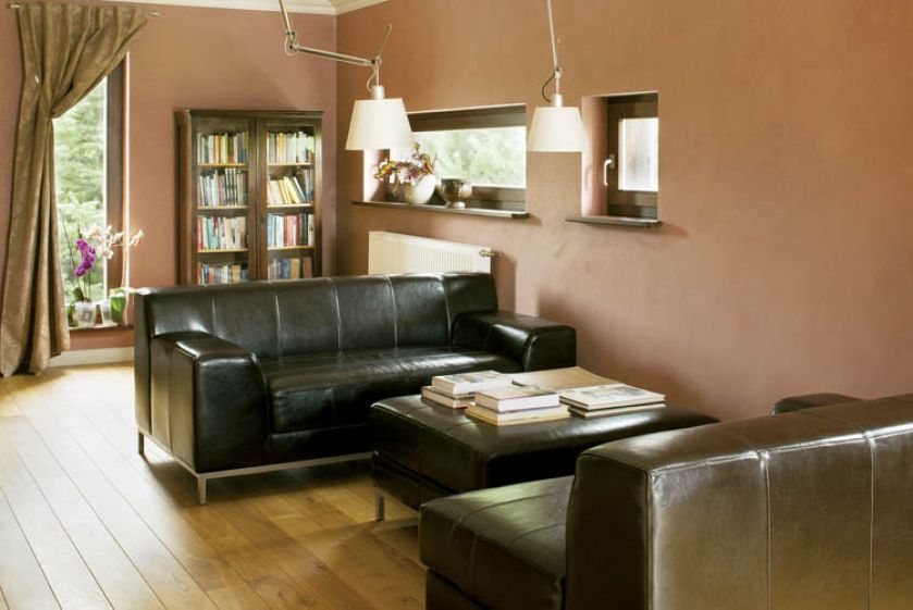 W bibliotece – czekolada z odrobiną śliwki i szczyptą miki. Gorzki odcień uspokaja, wycisza, Krzysztof mówi, że dobrze mu