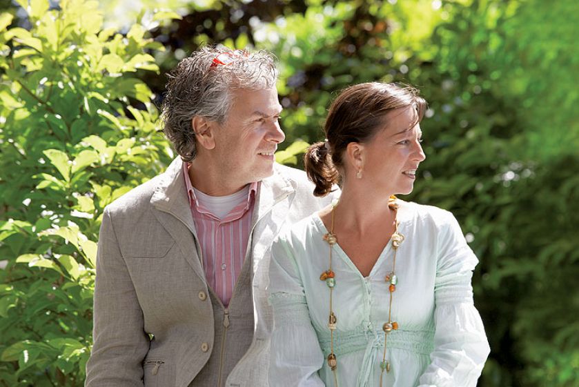 Właściciele domu nazywają go podróżnym kufrem, bo meble, które w nim znajdziemy, pochodzą z czterech stron świata.