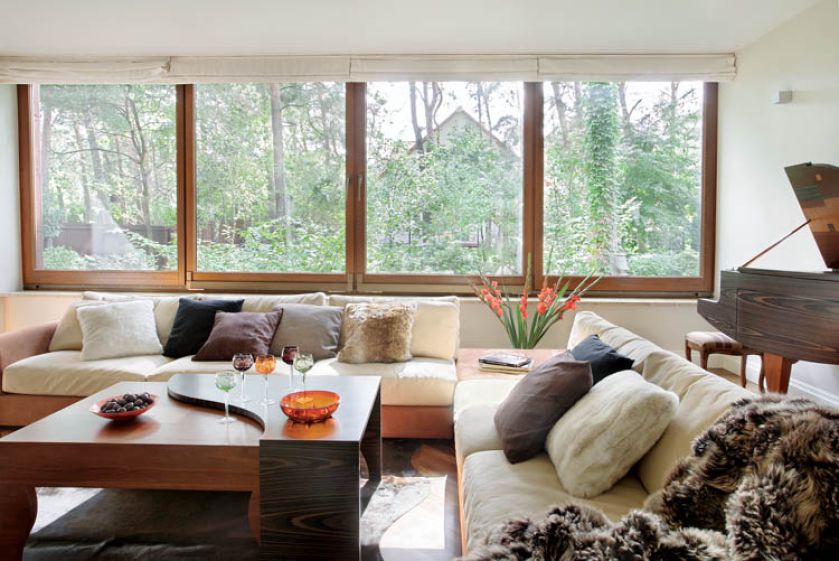 Z salonu można podziwiać bajkowy ogród.