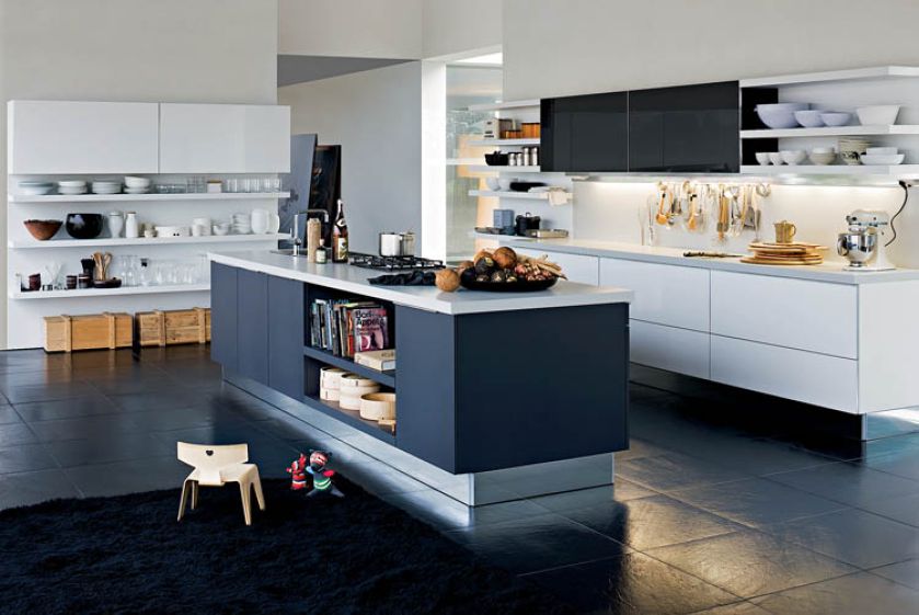 Zabawa kilkoma rodzajami szarości. Wyspa, szafki wiszące, stojące - wszystko w innych odcieniach. DADA