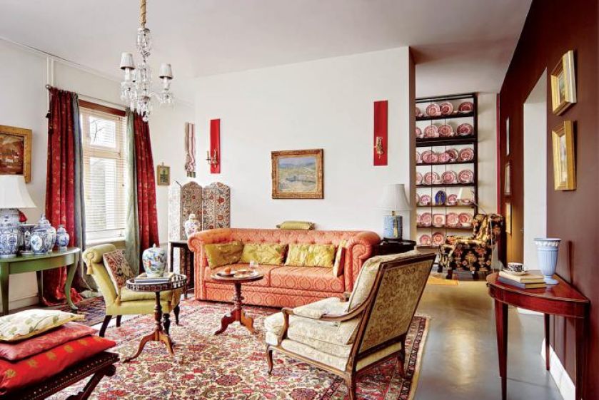 Zdobione stoliki w salonie. Magia wzorów