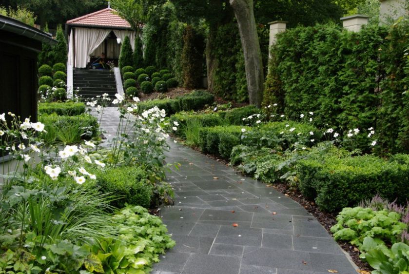 Ogród przy zabytkowej willi w Gdańsku