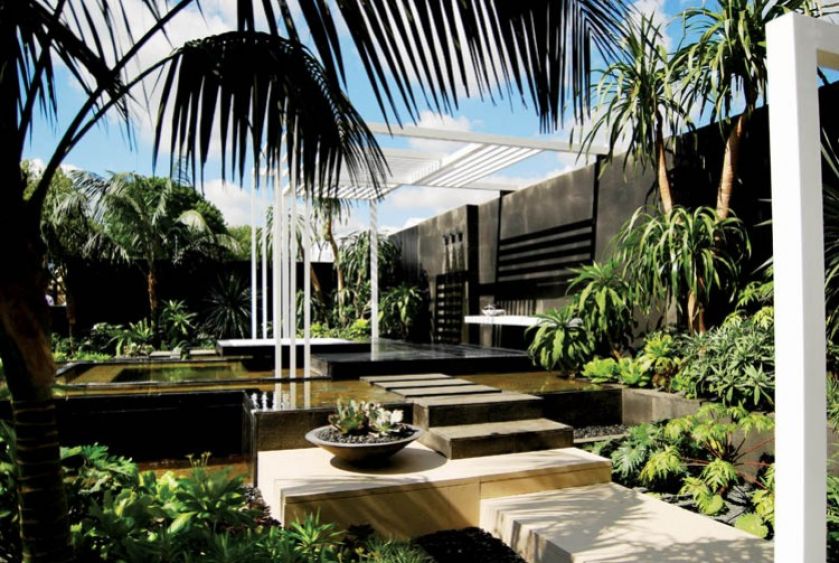 Do zaaranżowania tego miejsca wykorzystano granit, marmur, gryz bazaltowy, kantówkę egzotyczną i szkło. ARCHIKRAJOBRAZ