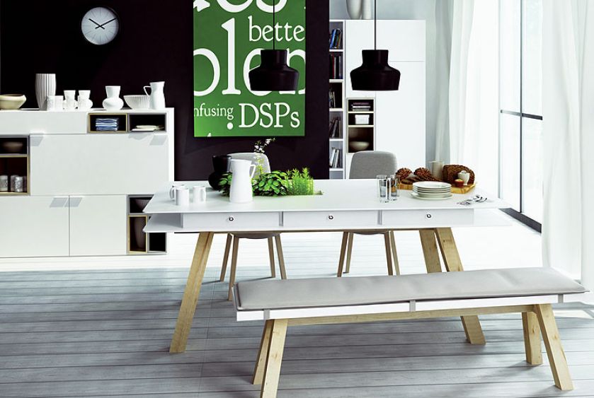 Kolekcja 4 You (Meble Vox), Ceny: stół, 1499 zł krzesło, 399 zł ławka, 499 zł poduszka na ławkę, 199 zł. DOMOTEKA