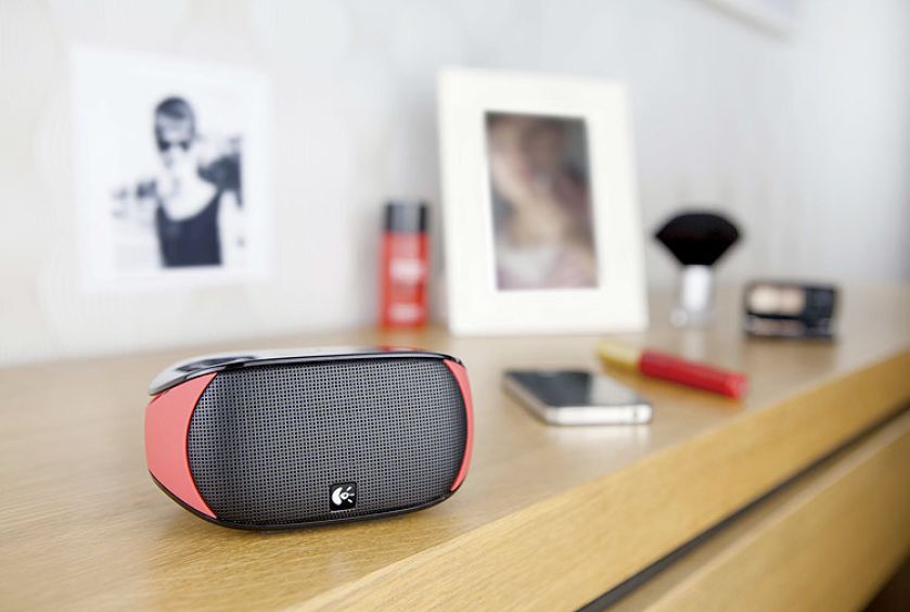 Jest przenośnym głośnikiem – ok. 359 zł. LOGITECH