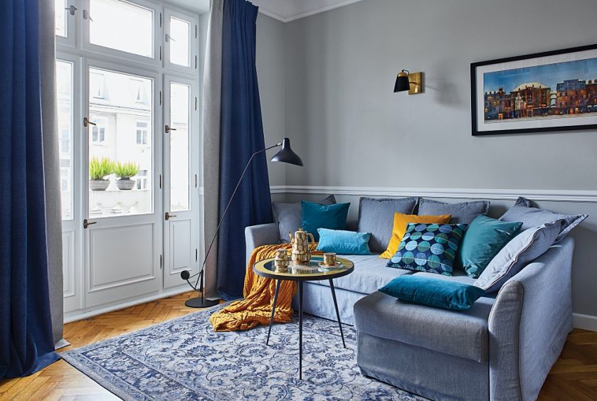 okno balkonowe w salonie