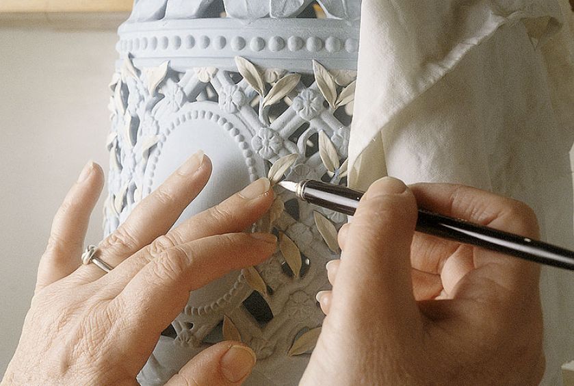 Ręczne zdobienie. Porcelana Royal Copenhagen