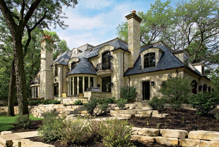 Ta rezydencja i taras zostały zbudowane z piaskowca. Projekt i wykonanie IG Construction. STONEO