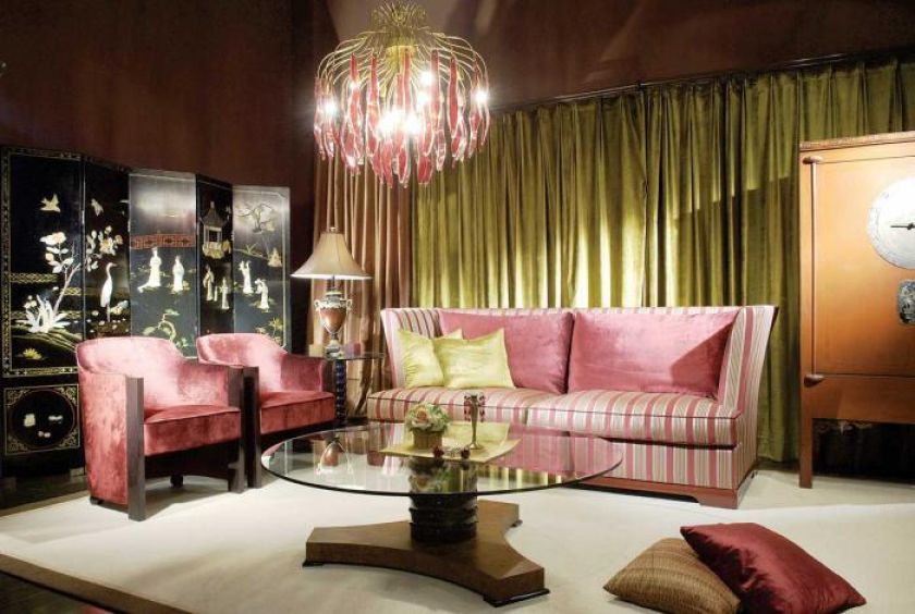 W kolorze sakura, czyli kwiatu wiśni. Do tego obowiązkowo ręcznie malowany parawan. GALERIA MEBLI CAROLINE - CENTRUM WITEK