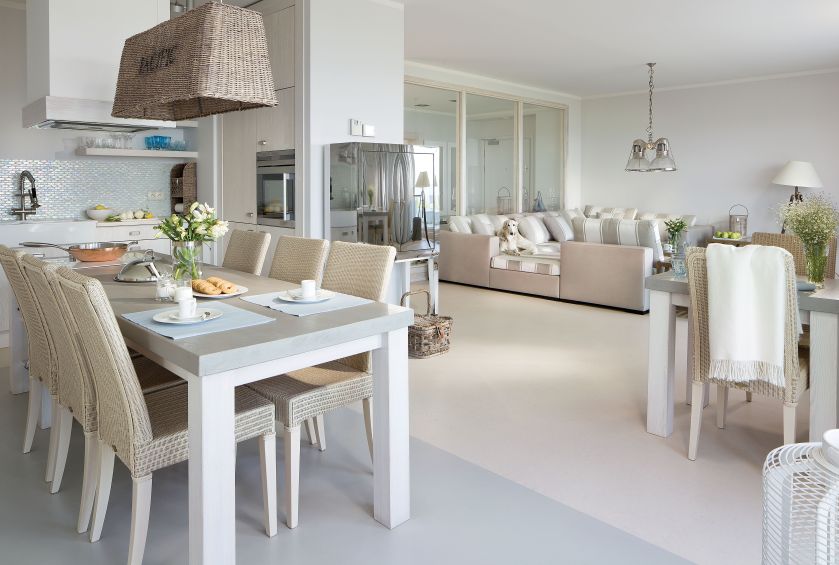 Styl marynistyczny – jak urządzić apartament z widokiem na morze?