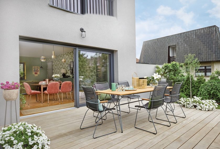 Joanna woli wzorzyste tapety od betonowych ścian. Domy z duszą od tych supermodnych. A jednak często słyszy głosy: Wow,