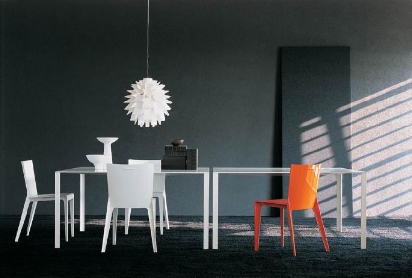 Jadalnię Alfa kupimy w kolorze białym, szarym metalicznym, pomarańczowym i czarnym. MOLTENI