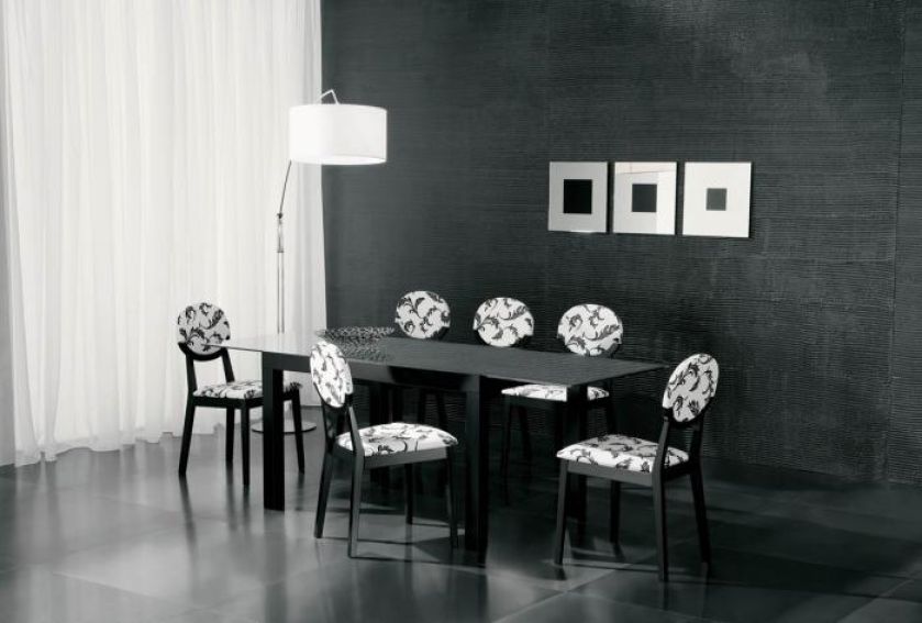 Stół Effezeta Calice - do wyboru blat szklany, drewniany lub fornirowany. Cena - 3600-4100 zł. Krzesło Effezeta Medea -