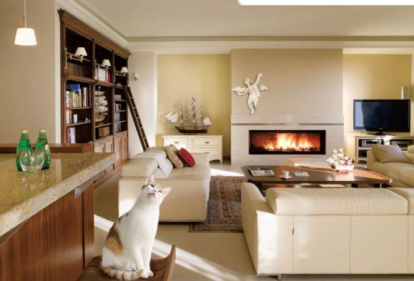 W salonie najważniejszy jest kominek.