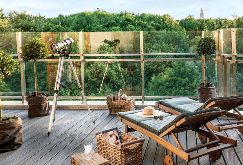 Agata kupiła mężowi Teleskop, żeby mógł oglądać gwiazdy. Żałuje tylko, ze za rzadko znajduje na to czas.