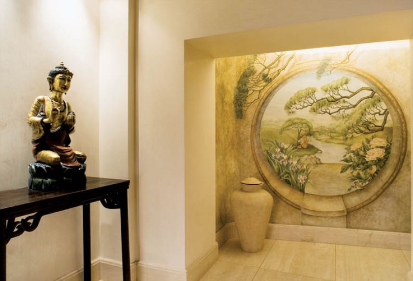 Na ścianie w korytarzu namalowana jest brama księżycowa, charakterystyczny element architektury wschodniej. ? To taki