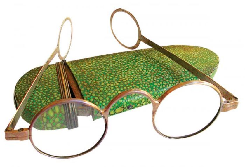 Okulary i szagrynowe etui (z miękkiej garbowanej roślinnie skóry barwionej na jaszczurkę ), około 1800 r.
