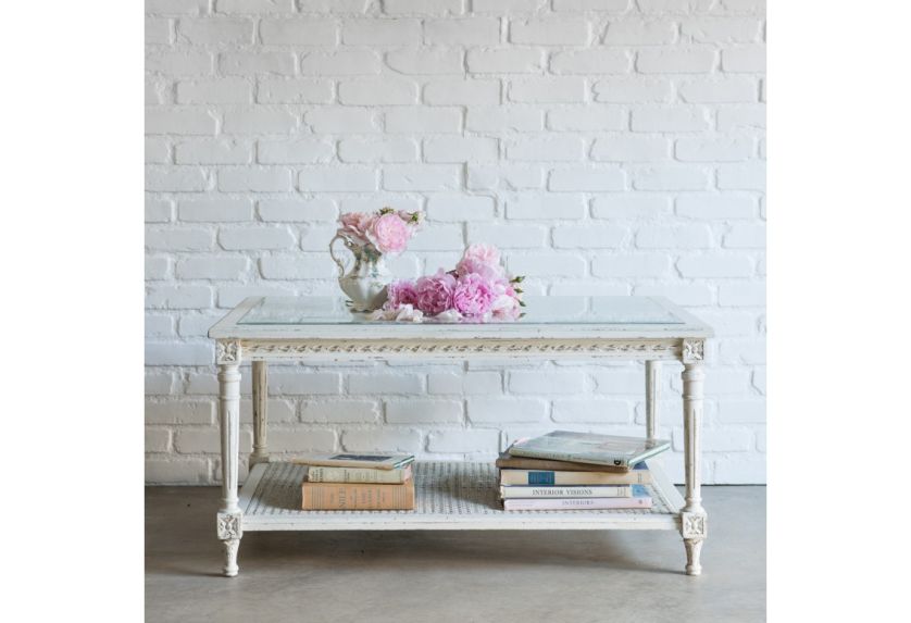 Choć we współczesnych aranżacjach używa się najczęściej zupełnie nowych mebli - są one produkowane właśnie