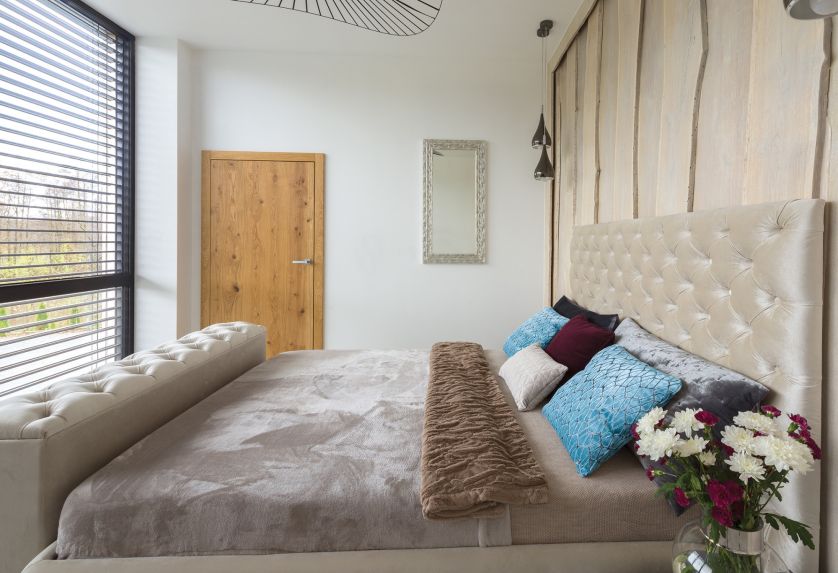 Ten imponujący, 700-metrowy dom powstał w starej, zabytkowej przepompowni. Gościom, którzy są u Maćka po