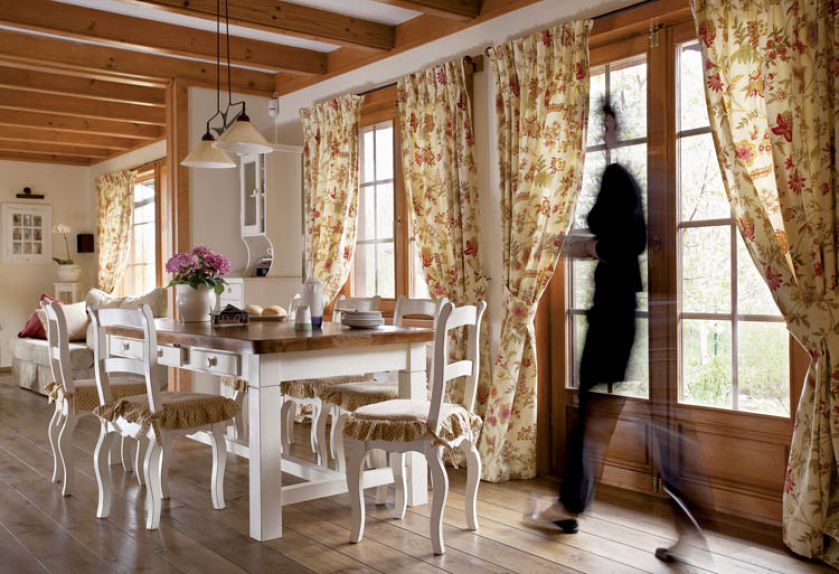 Dworek w Zalesiu - trochę polski, trochę śródziemnomorski.