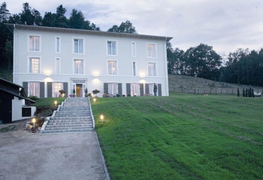 Pensjonat otoczony zielenią. Dom gościnny