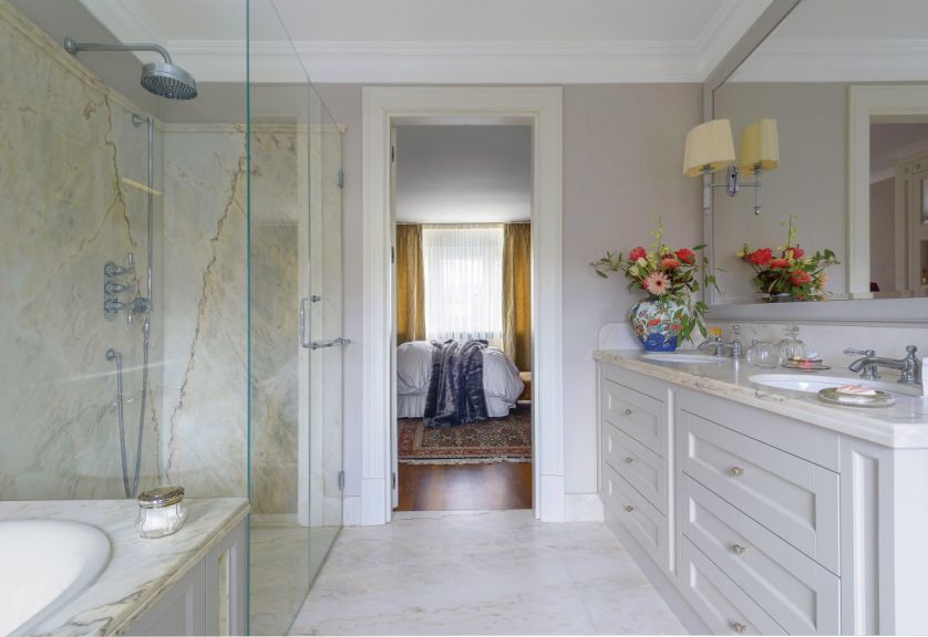 łazienka z marmurem aranżacja