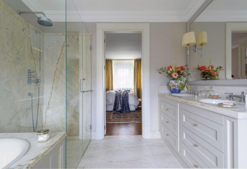 łazienka z marmurem aranżacja