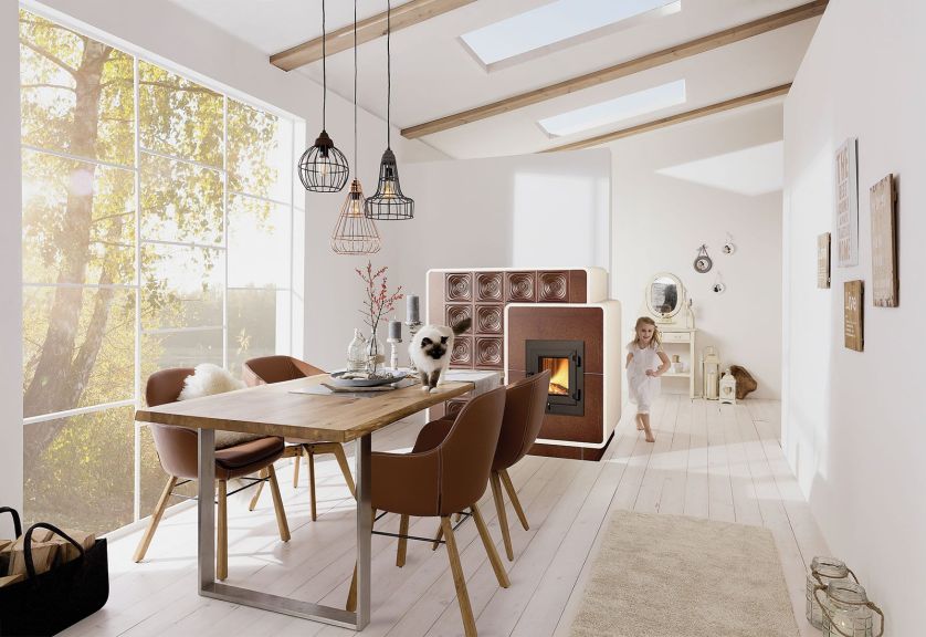 KFR 33, piec na drewno, który potrzebuje niewiele miejsca, za to przez wiele godzin daje ciepło, BRUNNER.