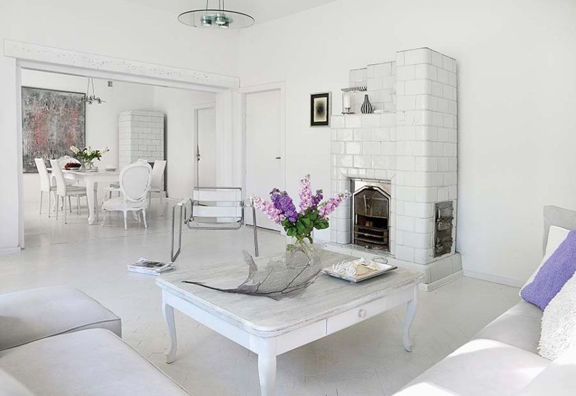 Salon stanowi jedną wielką przestrzeń połączoną z jadalnią.