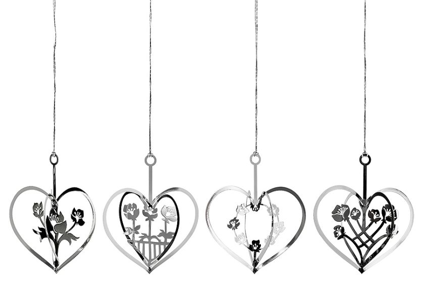 Zawieszka srebrne serce z motywem kwiatowym, 65 zł/4 szt., JETTEFROELICH.DK