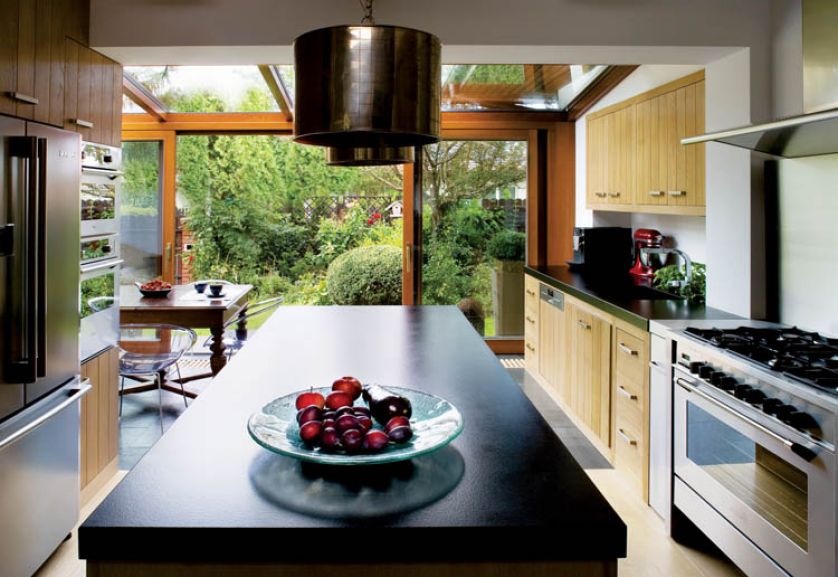 Gospodyni ma aż trzy piekarniki, w tym jeden olbrzymi, w amerykańskim stylu, w którym zmieści się wielki indyk.