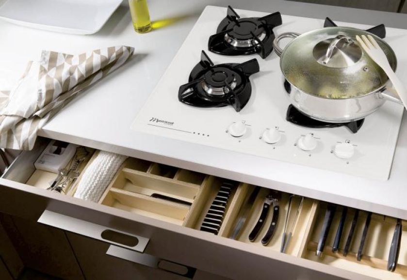 Płyta gazowa z białego szkła – 1199 zł. MASTERCOOK