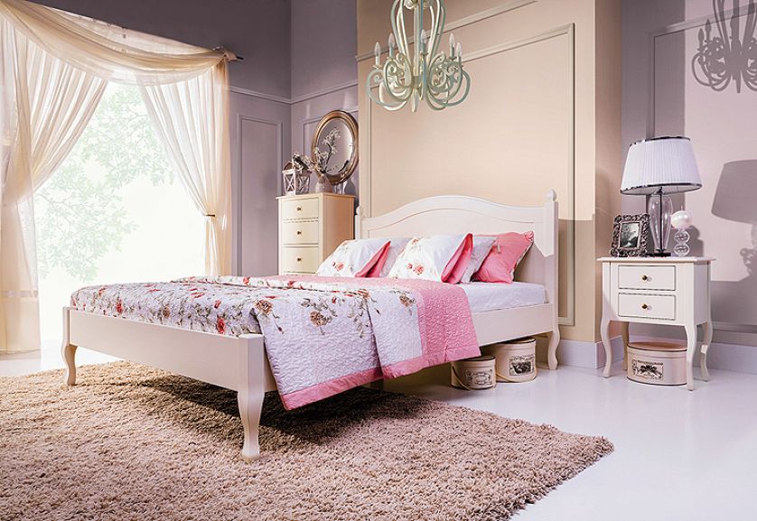 W stylu romantycznym – sypialnia Nancy, łóżko 160 x 200 cm, ok. 1860 zł, ADB