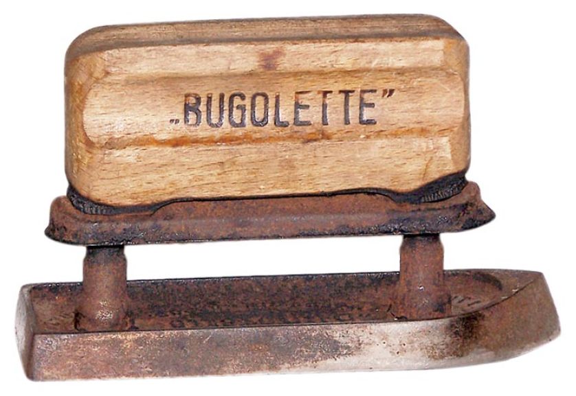 Żelazko austriackiej firmy Bugolette z ok. 1920 roku, sprzedawane przez Wawrina Co., Wiedeń, z kolekcji Piotra Widenki