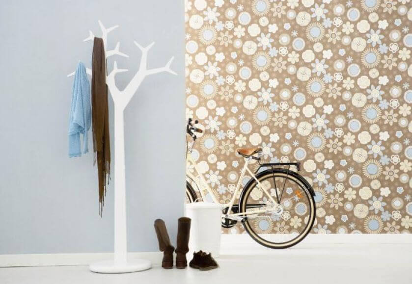 Jak pomysłowo podzielić hol? Wystarczą dwie różne tapety. TAPETTERMINALEN