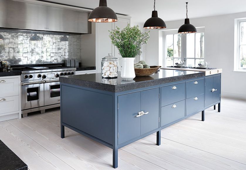 Jak urządzić kuchnię, by wszystko w niej do siebie pasowało? Wybieramy styl, meble do kuchni oraz dobieramy sprzęty.