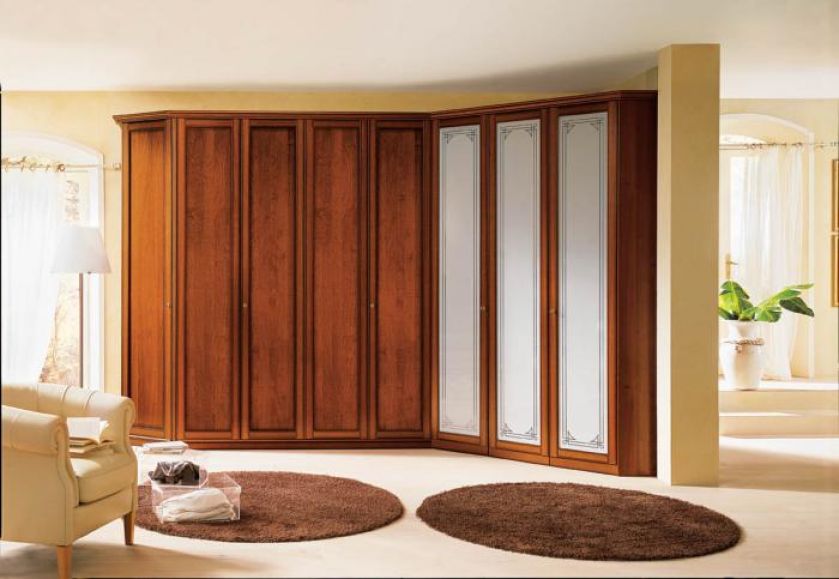 Narożna szafa Borgo Antico firmy Piccinato zrobiona z litego drewna bukowego. Cena - 15 432 zł. RAD-POL MEBLE STYLOWE