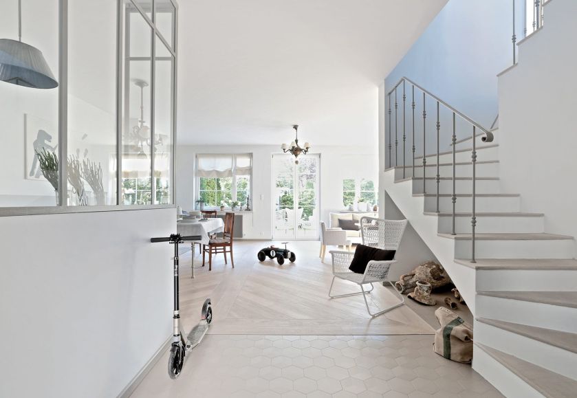 Wnętrza Tatiany – styl skandynawski w szarości i bieli