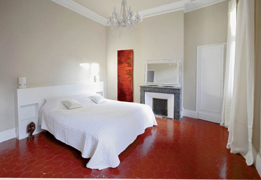 Z Z naturalnego kamienia – ręcznie rzeźbiony i malowany Tribal kosztuje ok. 18 000 zł. CINIER