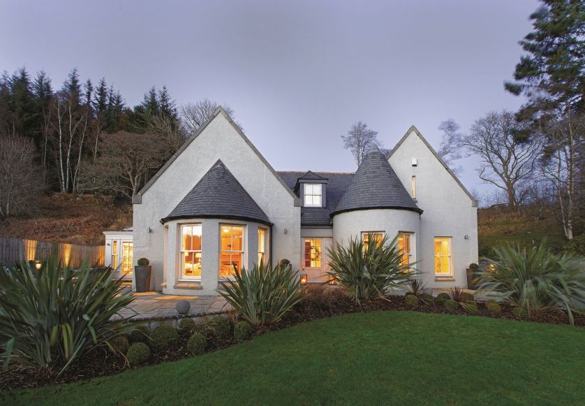 Dom przypomina trochę APULIJSKIE TRULLI z powiększonymi oknami