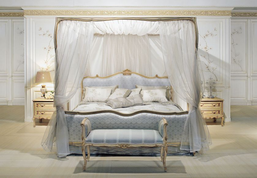 Jeśli nie uznajesz zasady, że mniej znaczy więcej, i nudzi cię nowoczesność, zamieszkaj po królewsku w stylu pałacowym