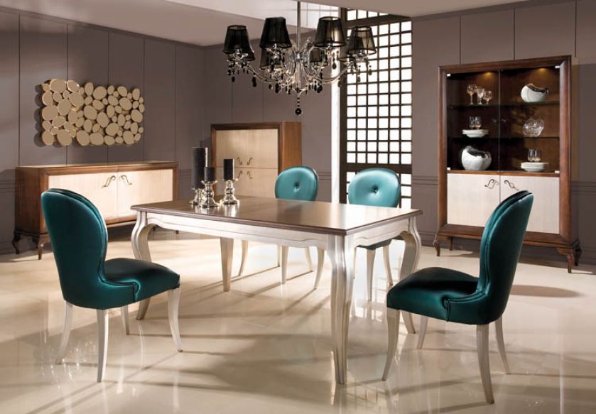 Jadalnia Luna z orzecha włoskiego ma fronty wyklejone płatkami szlagmetalu imitującymi złoto. Cena stołu -