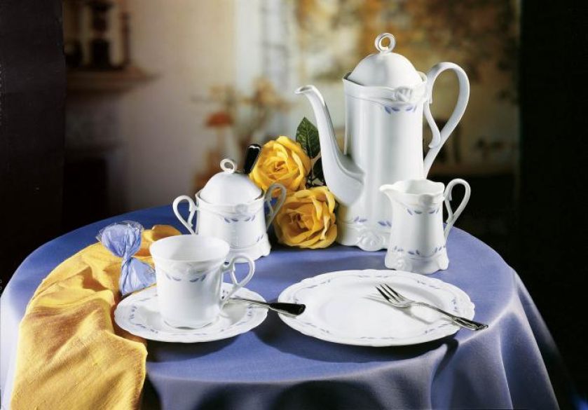 Kolekcja bawarskiej porcelany Comtess. TETTAU