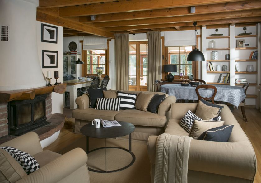 Drewniany dworek po latach. Drewniany dworek po latach