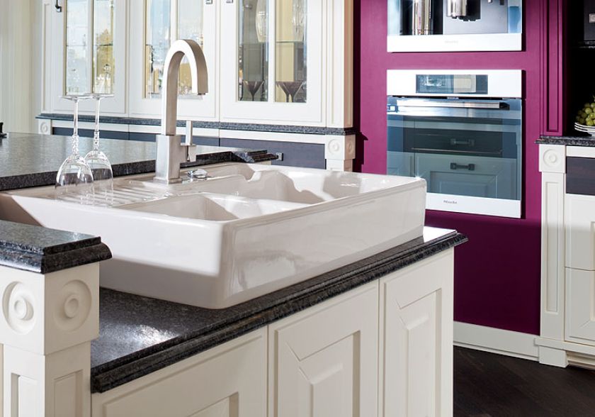 Ceramiczny zlew od Villeroy Boch i bateria marki Grohe. MEBEL RUST